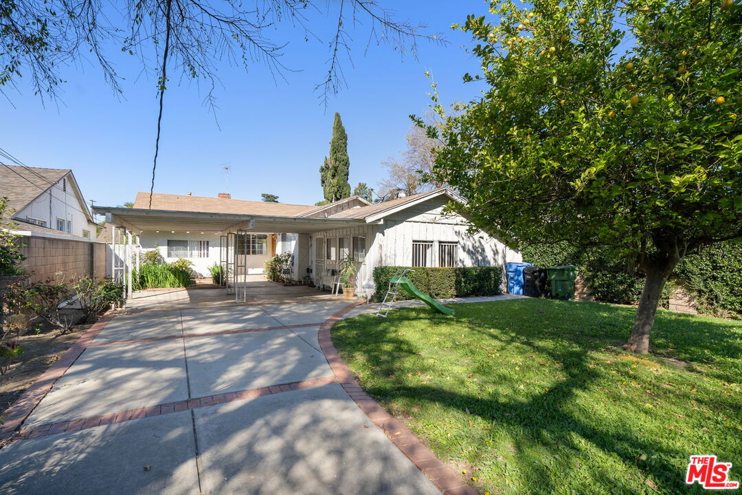7351 Zelzah Ave