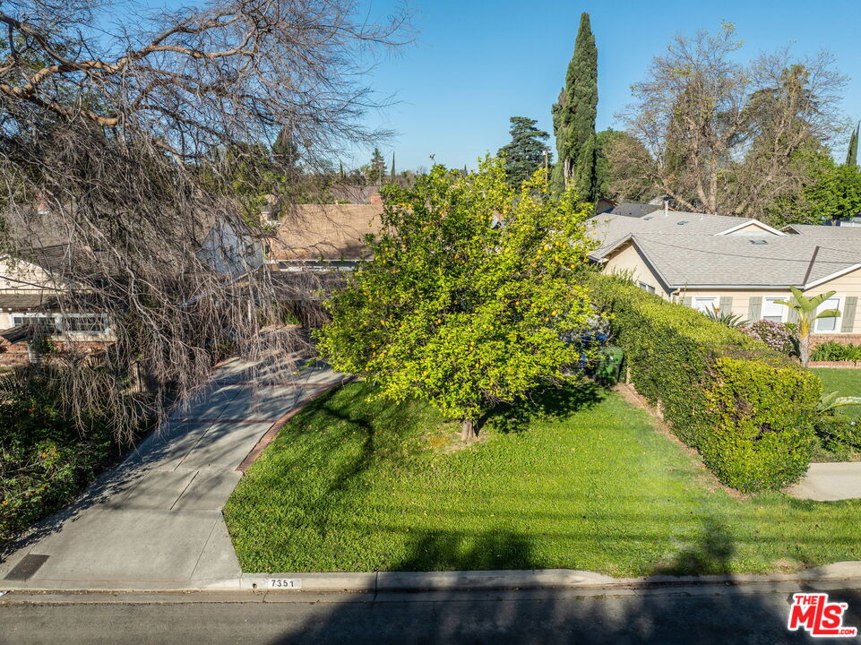 7351 Zelzah Ave