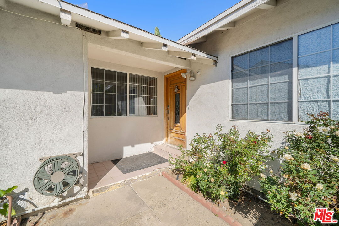 7351 Zelzah Ave