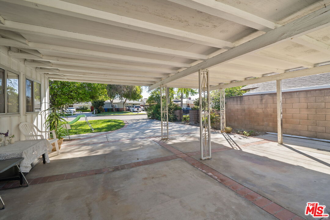 7351 Zelzah Ave