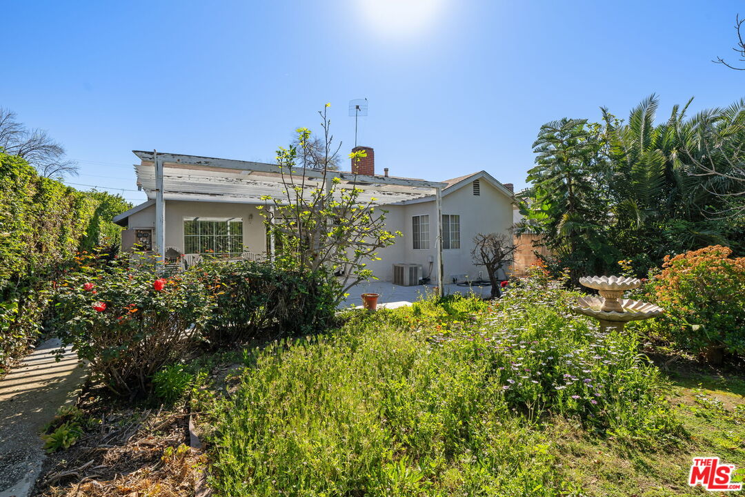 7351 Zelzah Ave