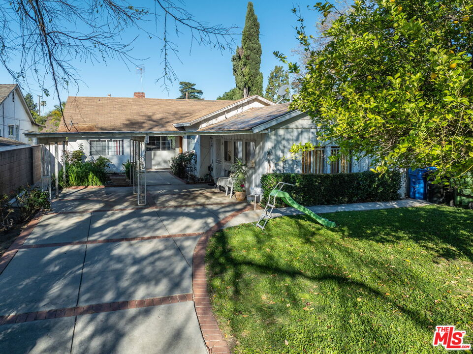 7351 Zelzah Ave
