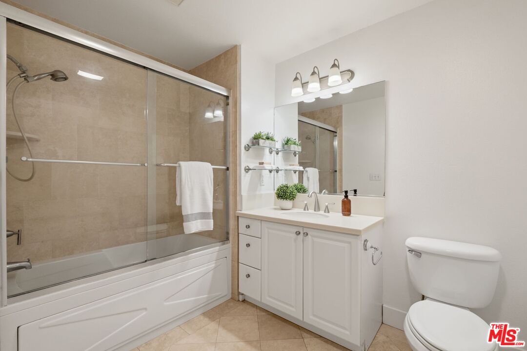 906 S Serrano Ave Unit: 401