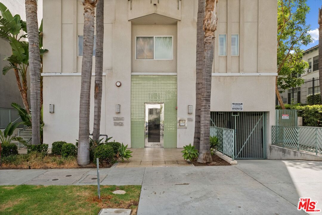 906 S Serrano Ave Unit: 401