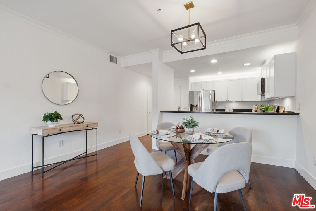 906 S Serrano Ave Unit: 401