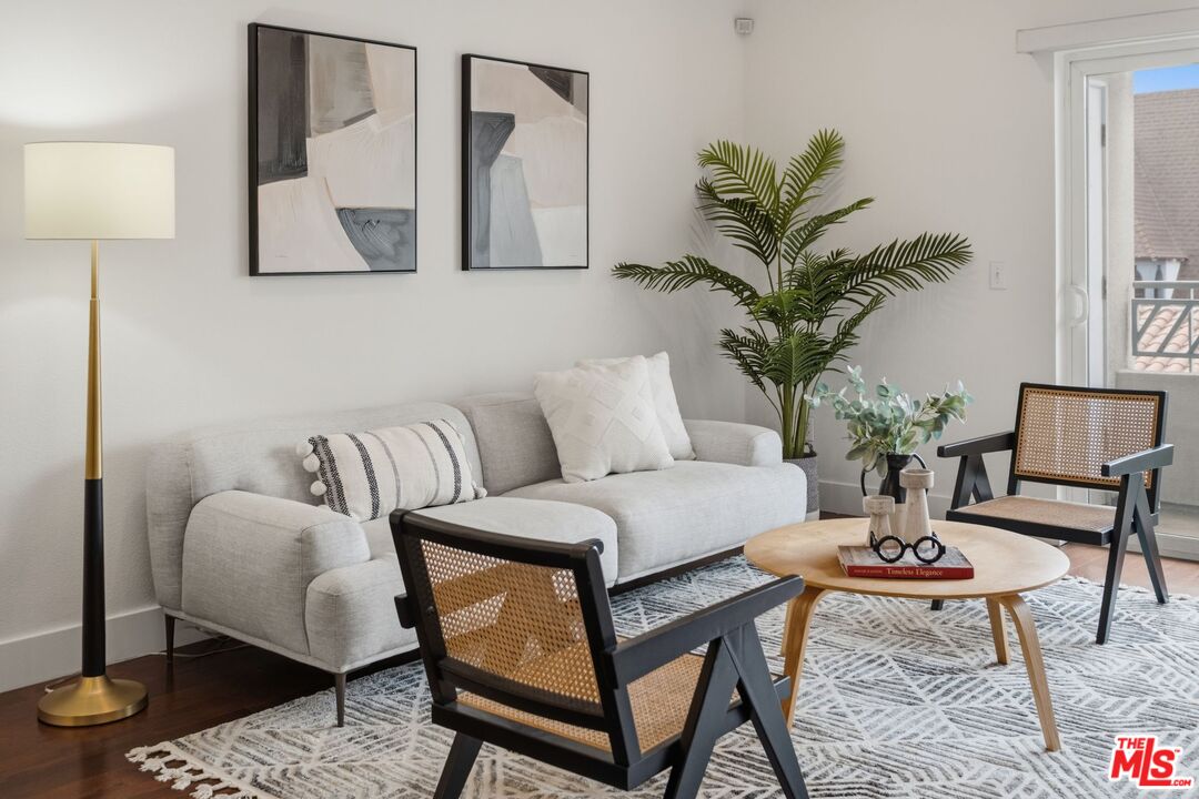 906 S Serrano Ave Unit: 401