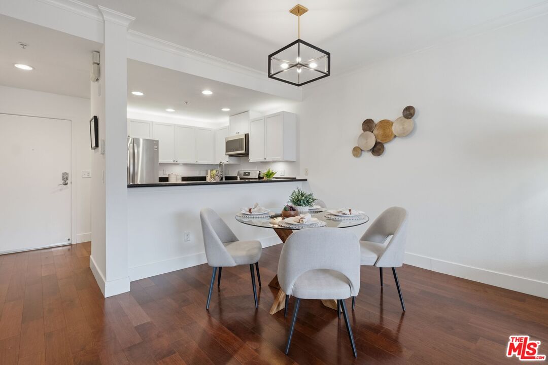 906 S Serrano Ave Unit: 401