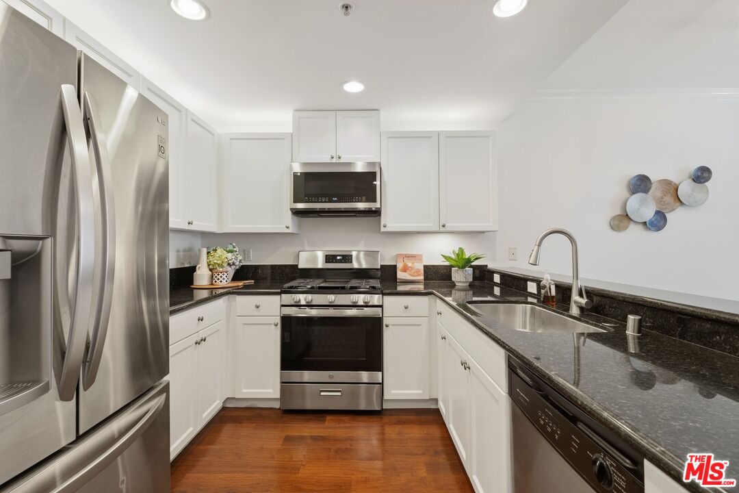 906 S Serrano Ave Unit: 401