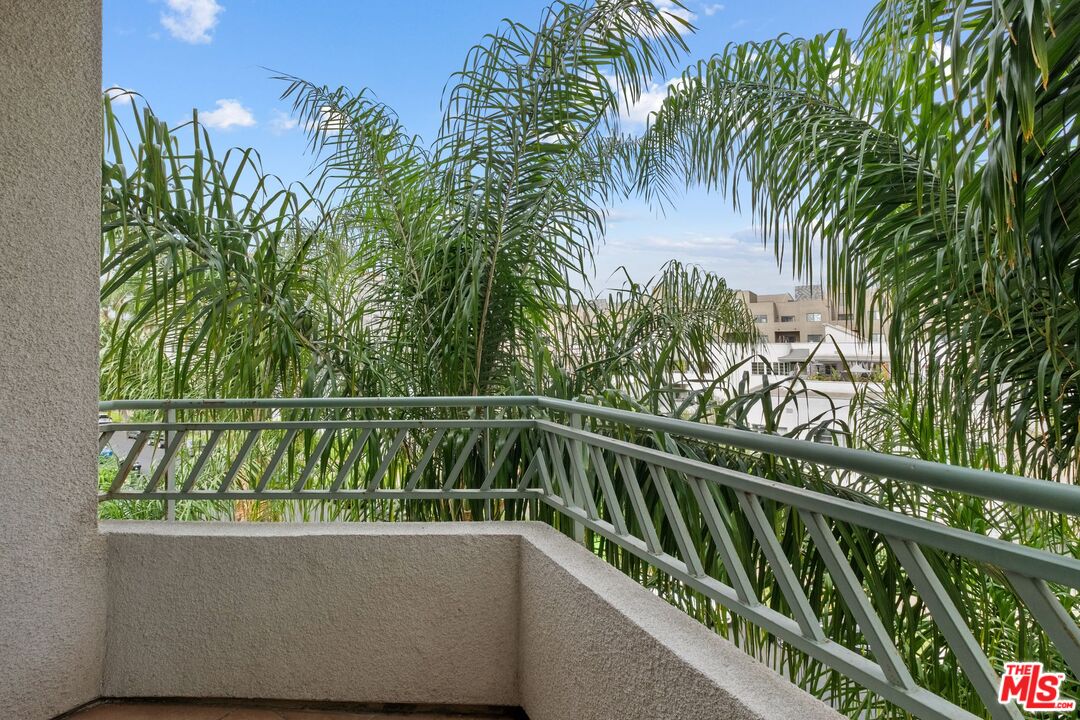 906 S Serrano Ave Unit: 401