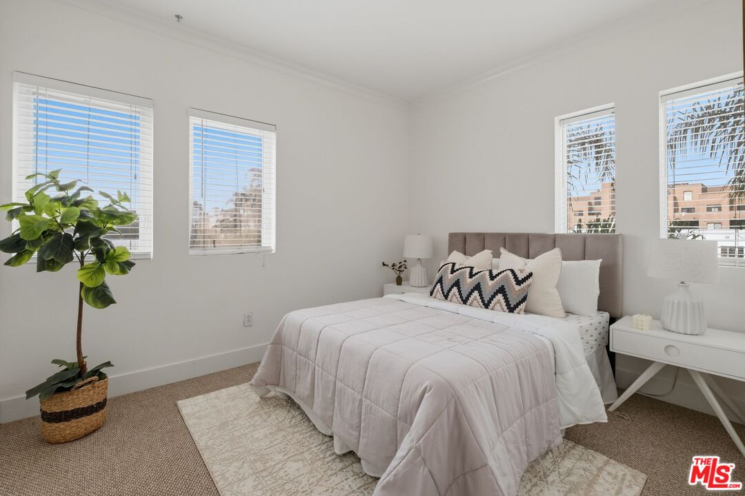 906 S Serrano Ave Unit: 401
