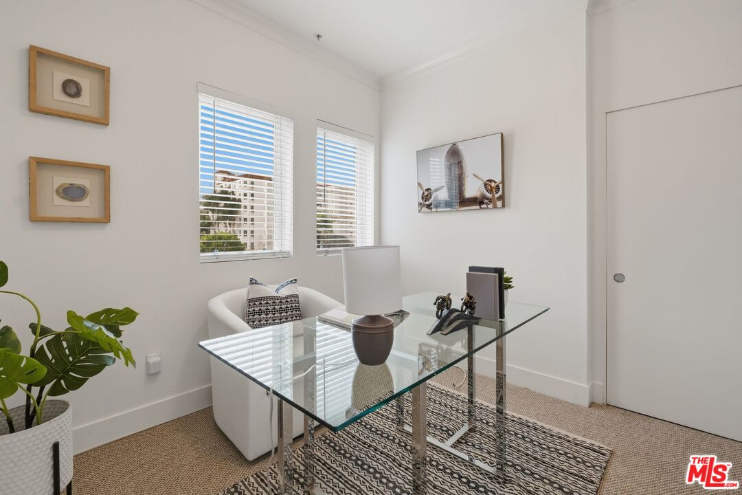 906 S Serrano Ave Unit: 401