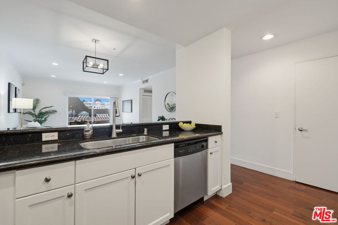 906 S Serrano Ave Unit: 401