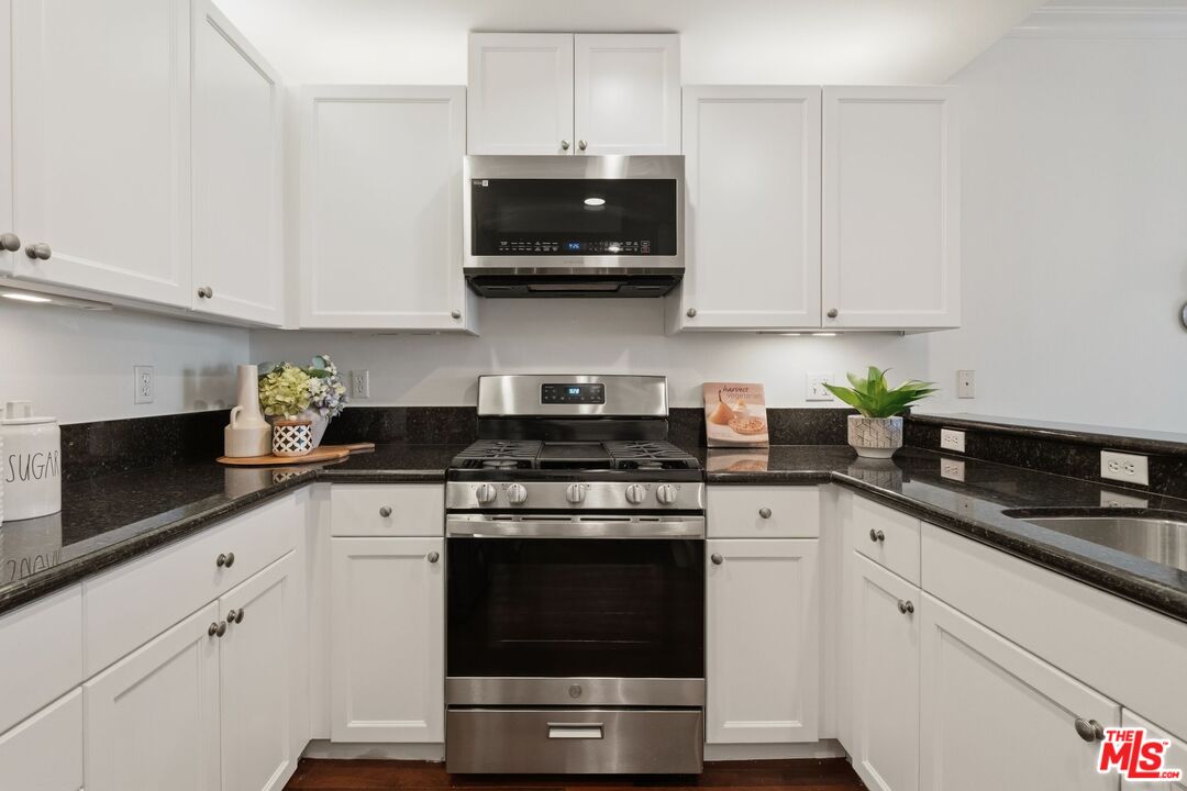 906 S Serrano Ave Unit: 401