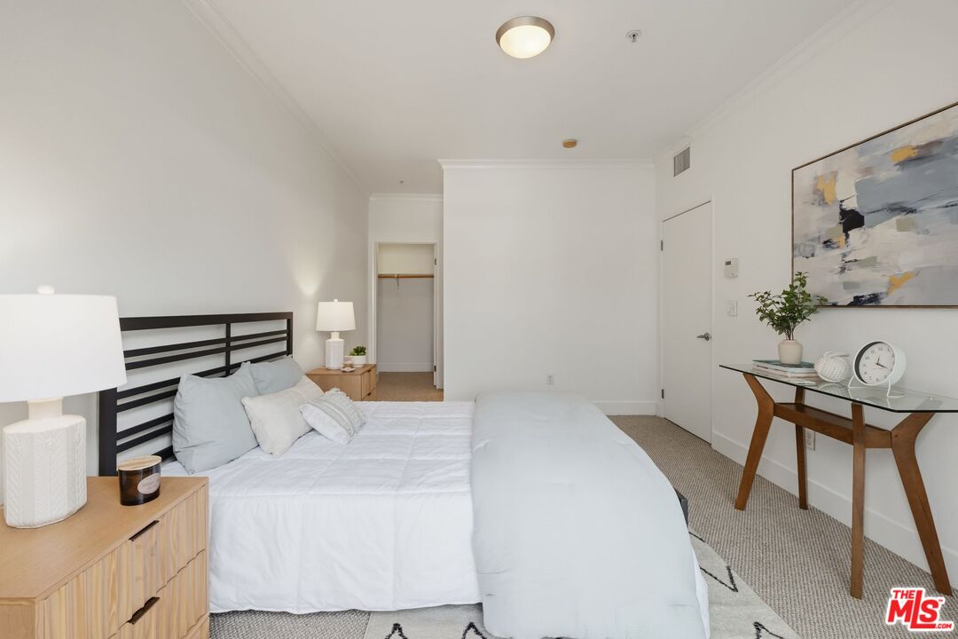 906 S Serrano Ave Unit: 401