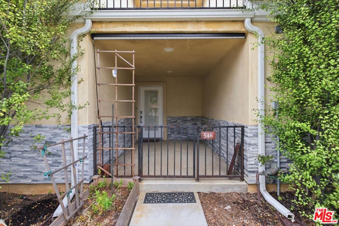 546 W Kelso St