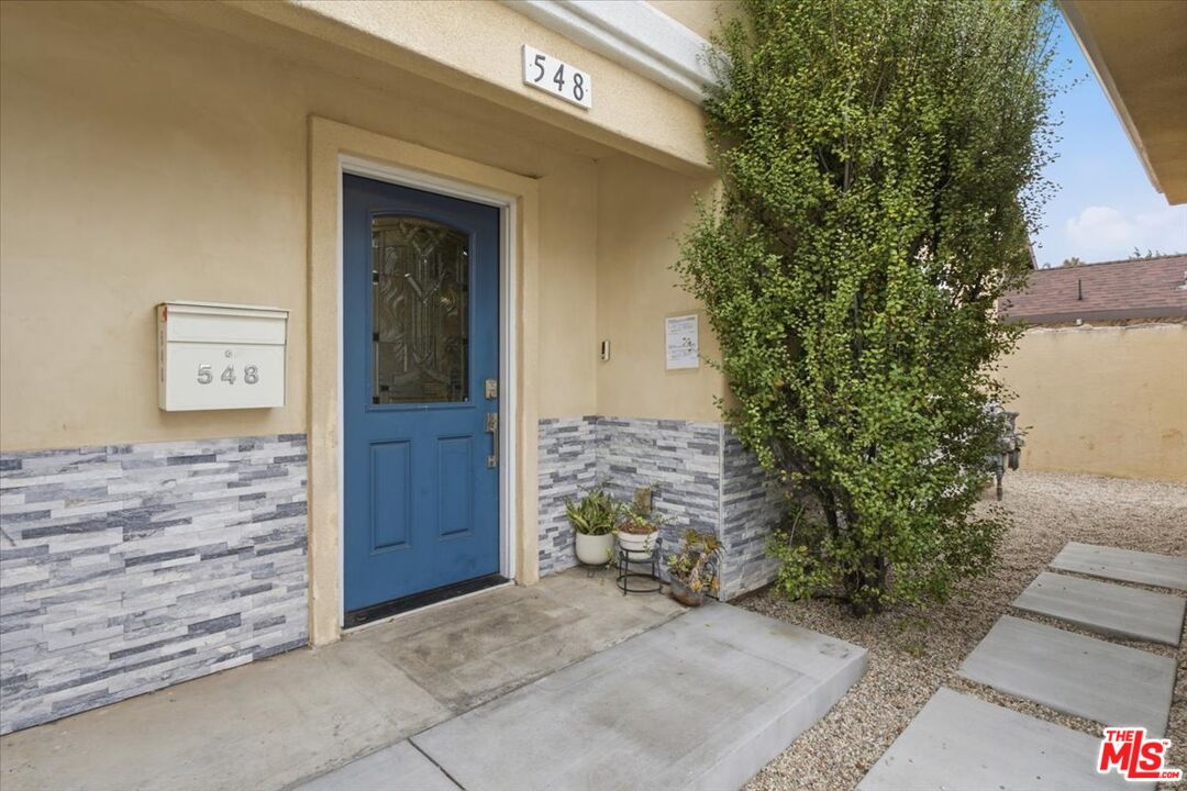 546 W Kelso St