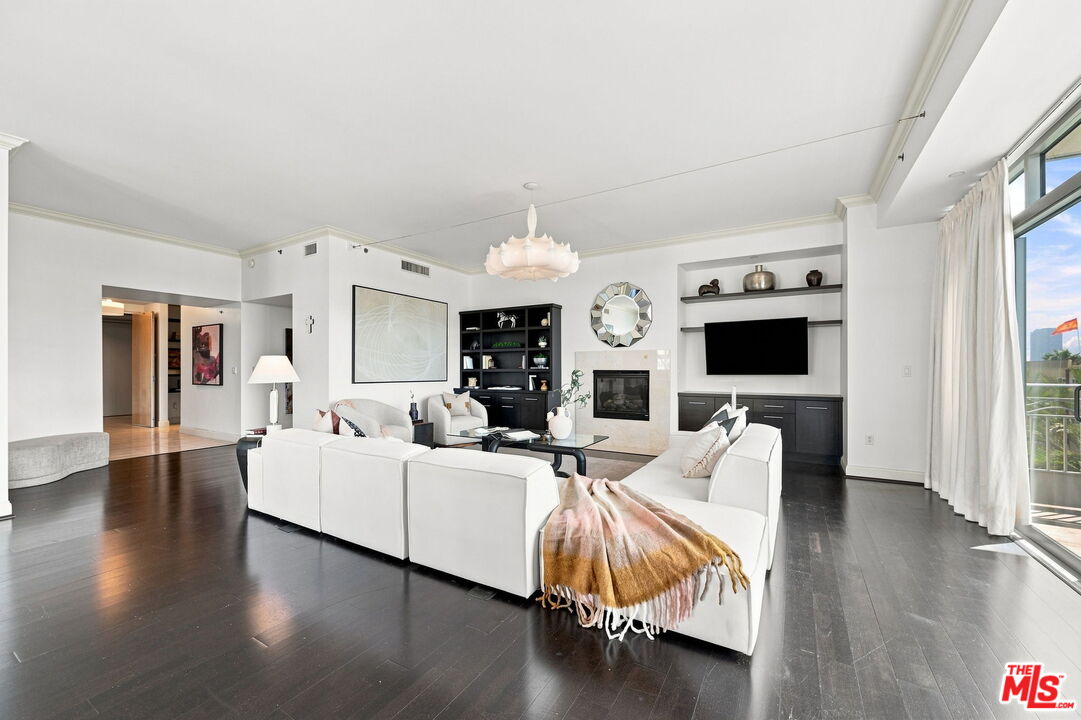 10800 Wilshire Blvd Unit: 403