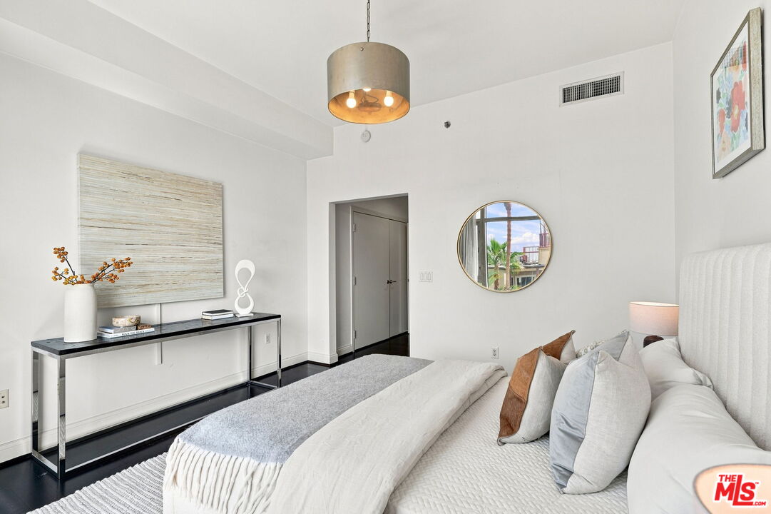 10800 Wilshire Blvd Unit: 403