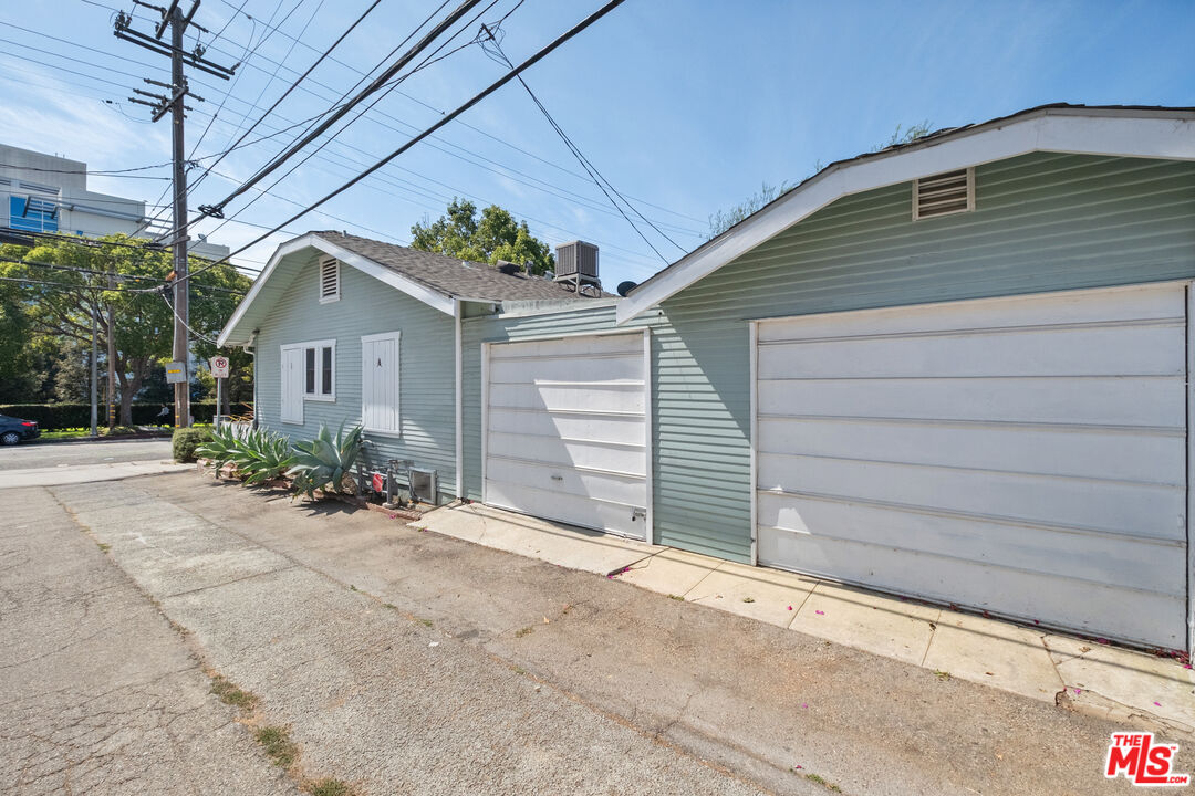 2213 Arizona Ave