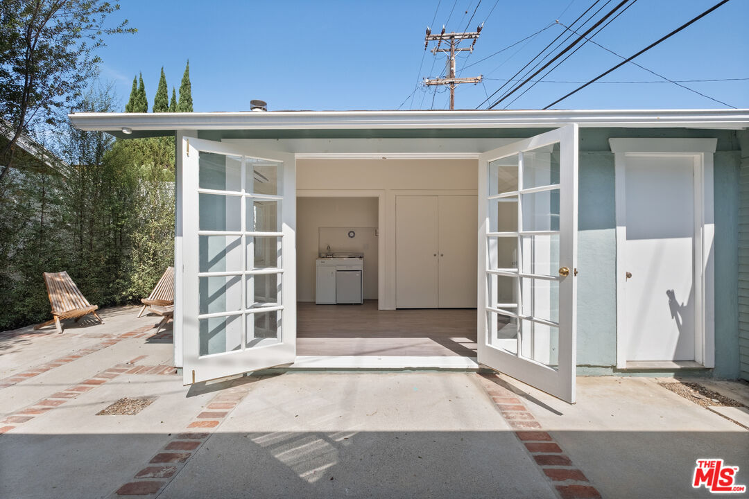 2213 Arizona Ave
