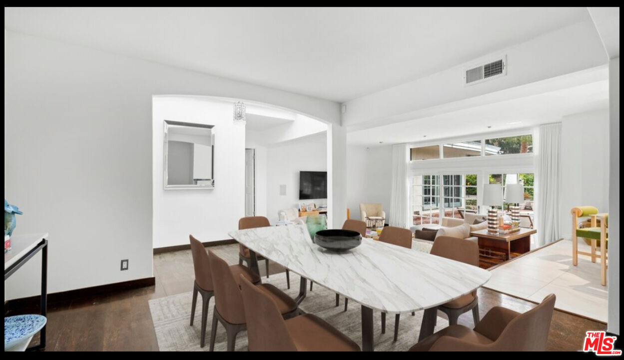 10216 Cielo Dr