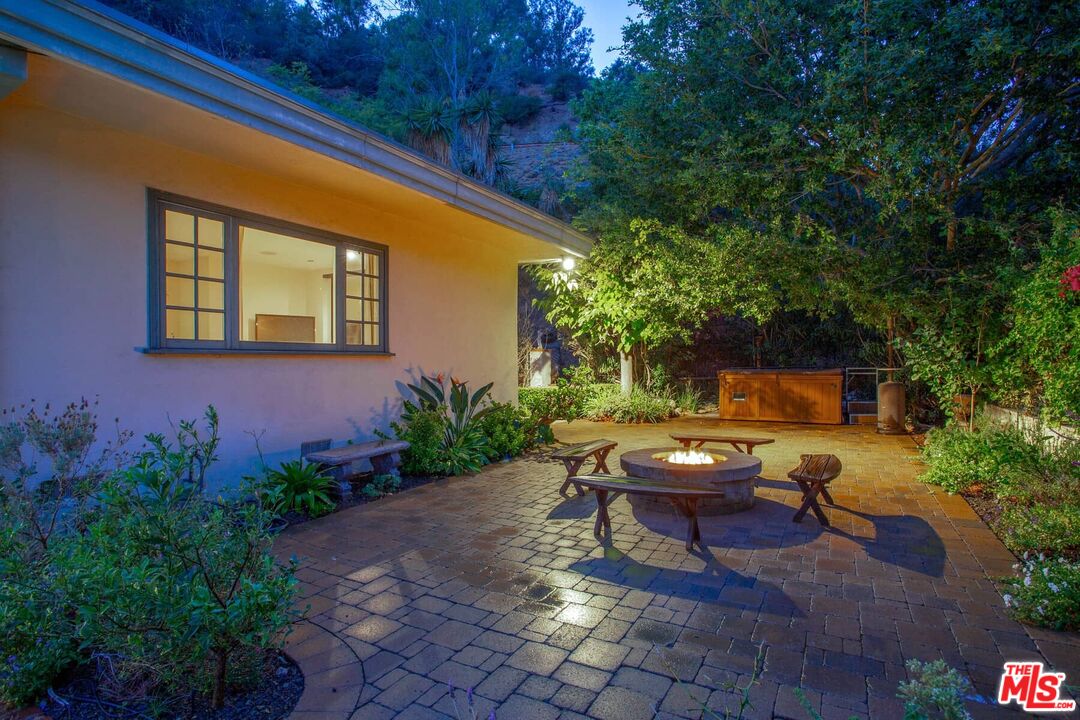 10216 Cielo Dr