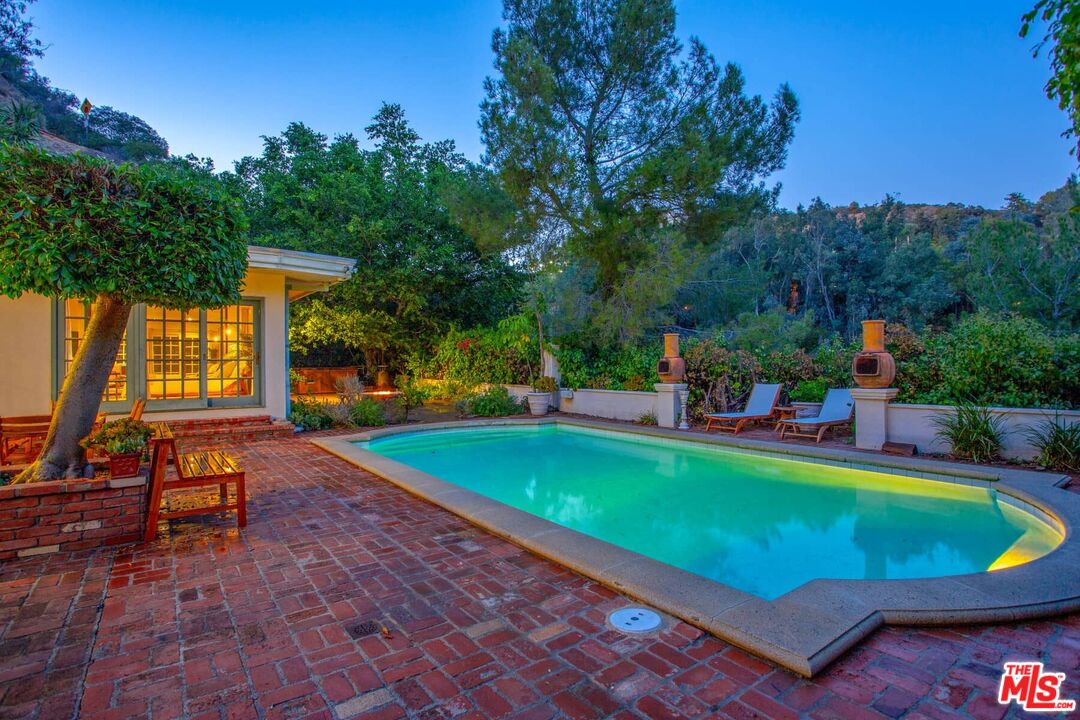 10216 Cielo Dr