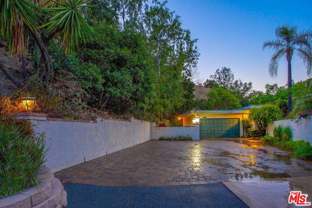 10216 Cielo Dr