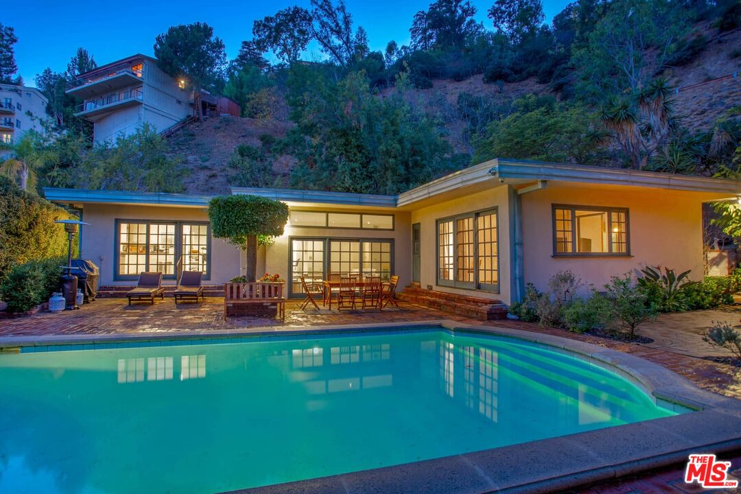 10216 Cielo Dr