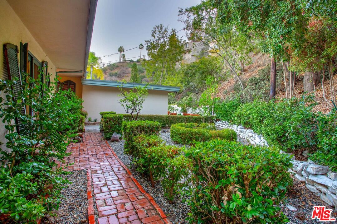 10216 Cielo Dr