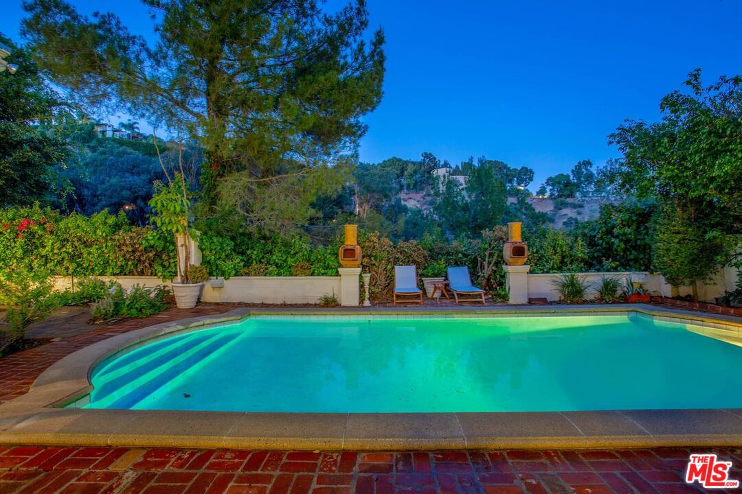 10216 Cielo Dr