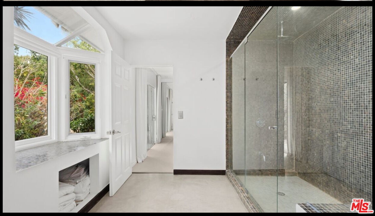 10216 Cielo Dr