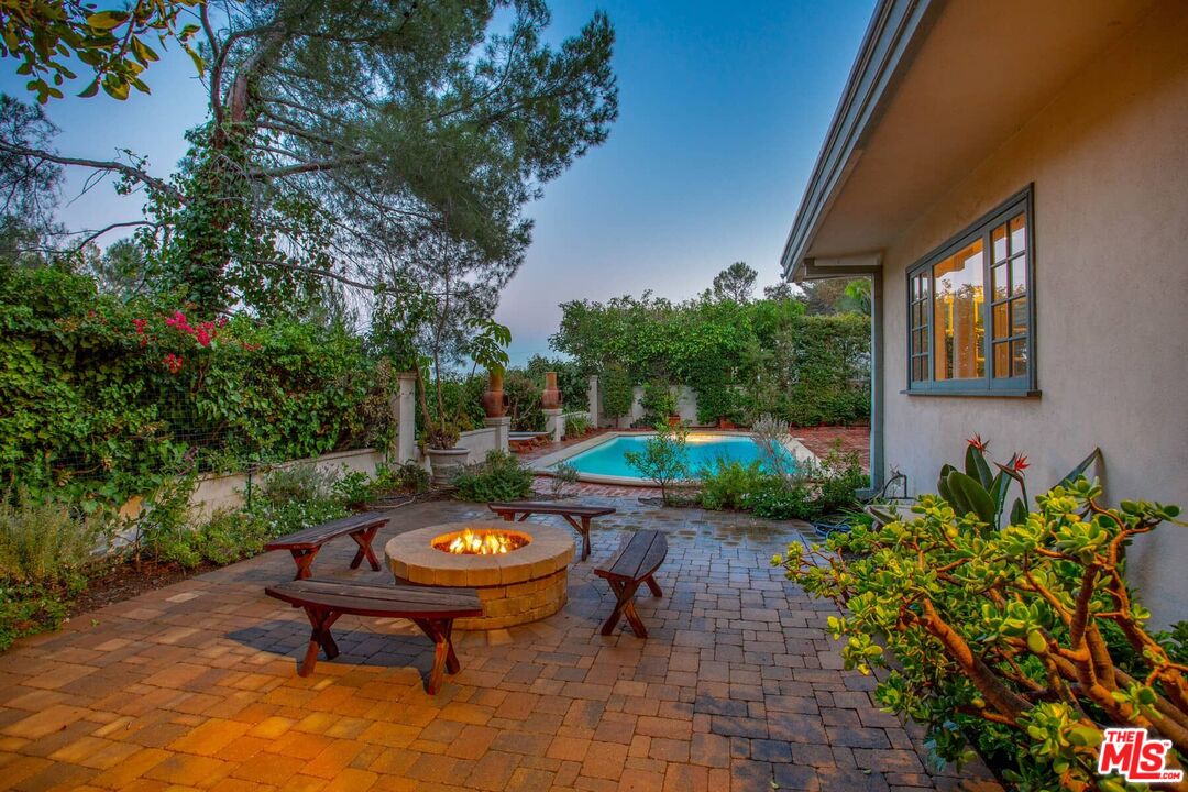 10216 Cielo Dr