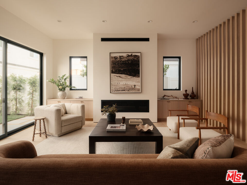 2121 Curtis Ave Unit: A