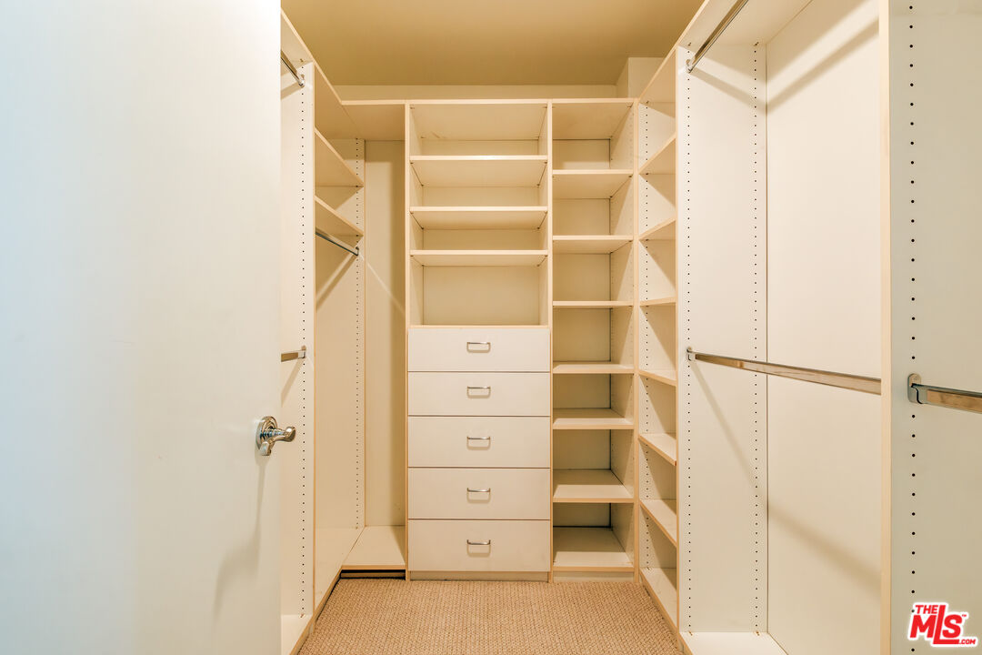 1176 Wellesley Ave Unit: 2