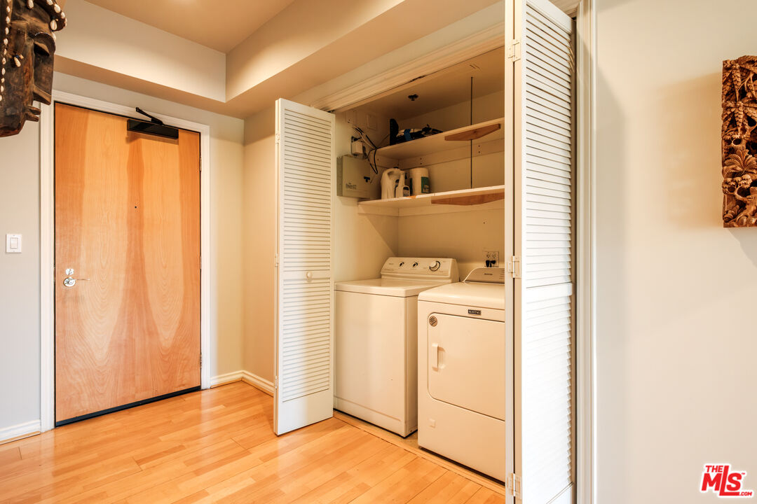 1176 Wellesley Ave Unit: 2