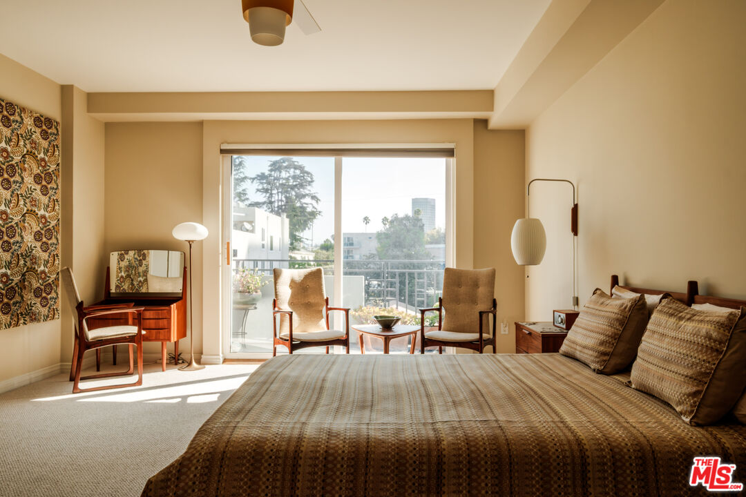 1176 Wellesley Ave Unit: 2