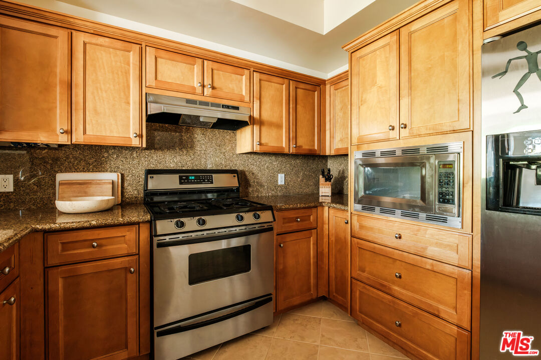 1176 Wellesley Ave Unit: 2