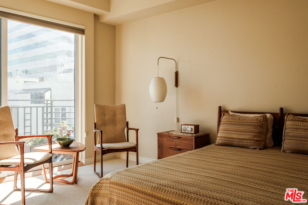 1176 Wellesley Ave Unit: 2