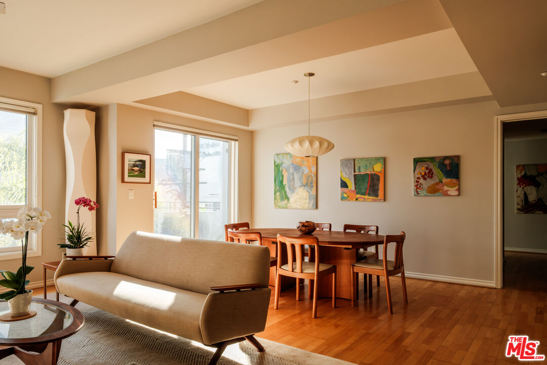 1176 Wellesley Ave Unit: 2