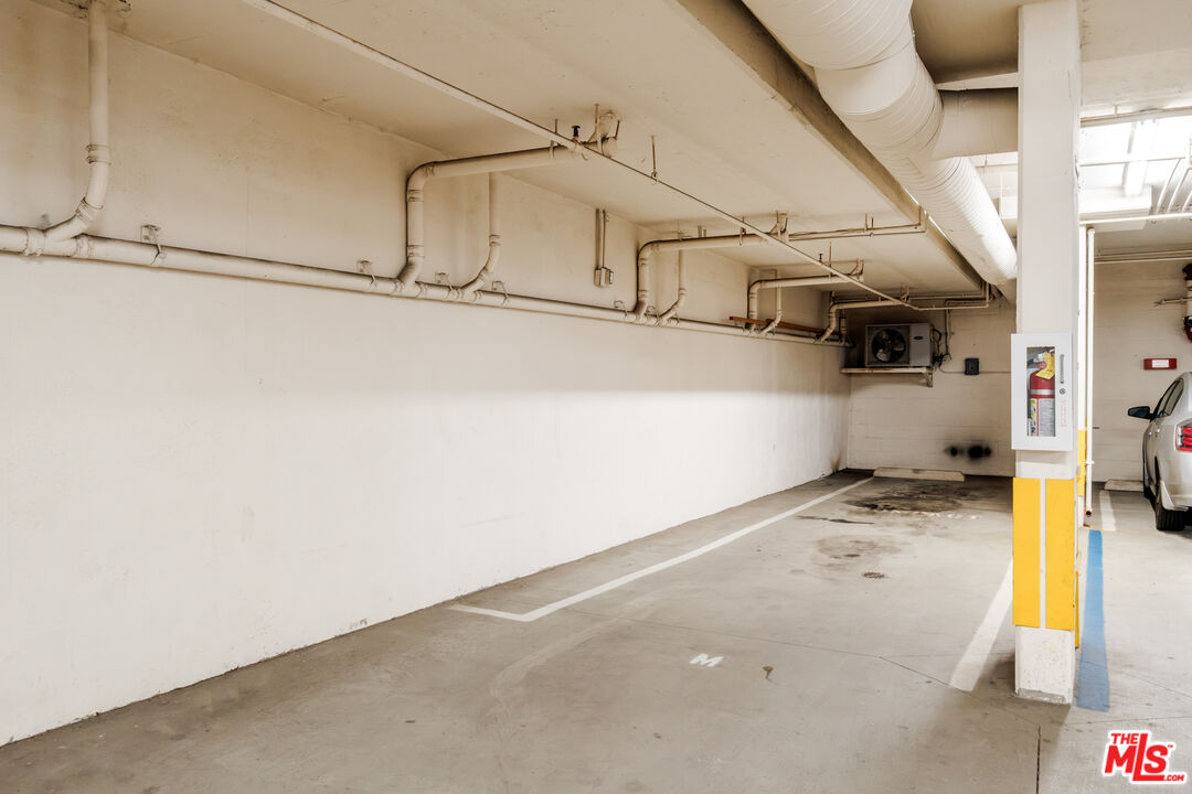 1176 Wellesley Ave Unit: 2