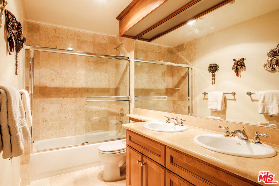 1176 Wellesley Ave Unit: 2