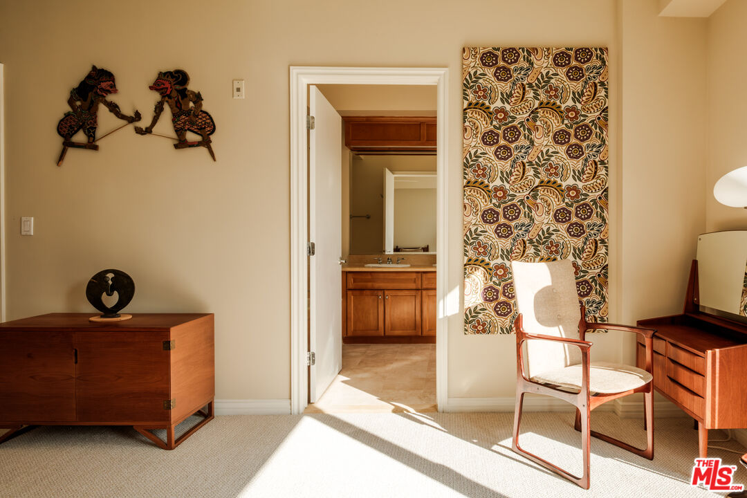 1176 Wellesley Ave Unit: 2
