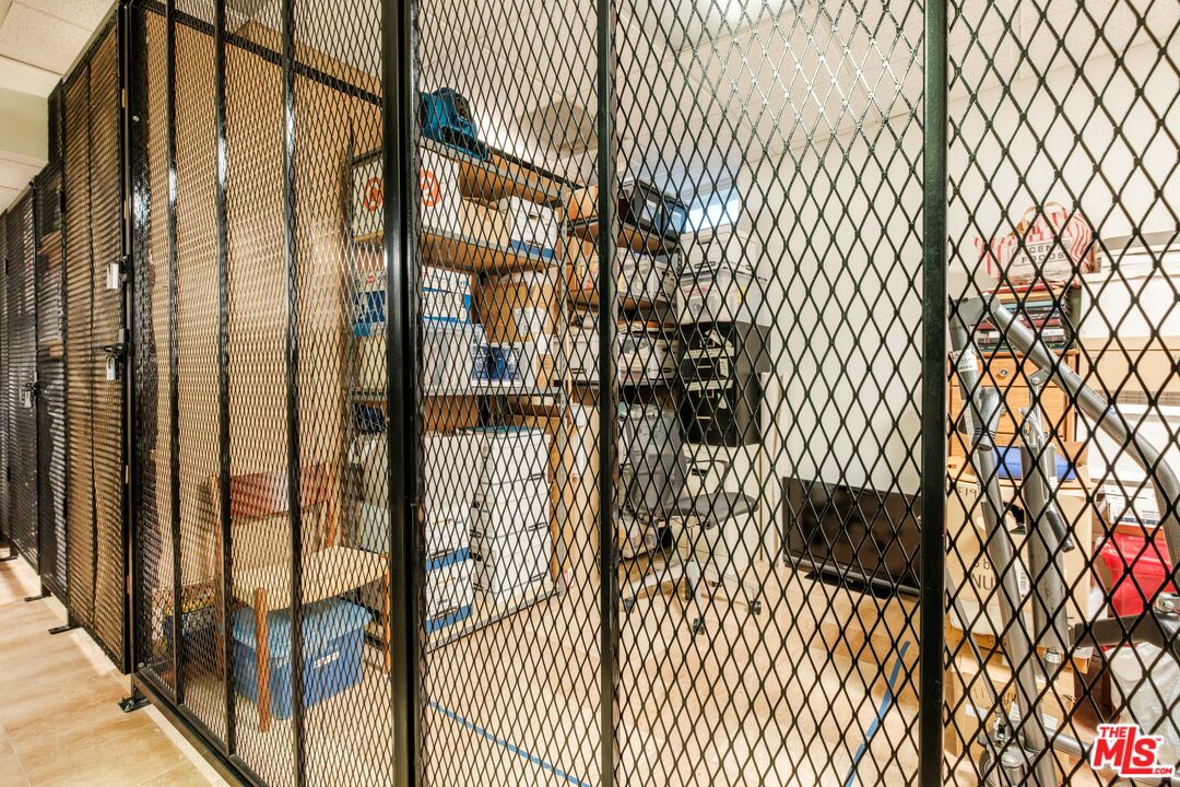 1176 Wellesley Ave Unit: 2