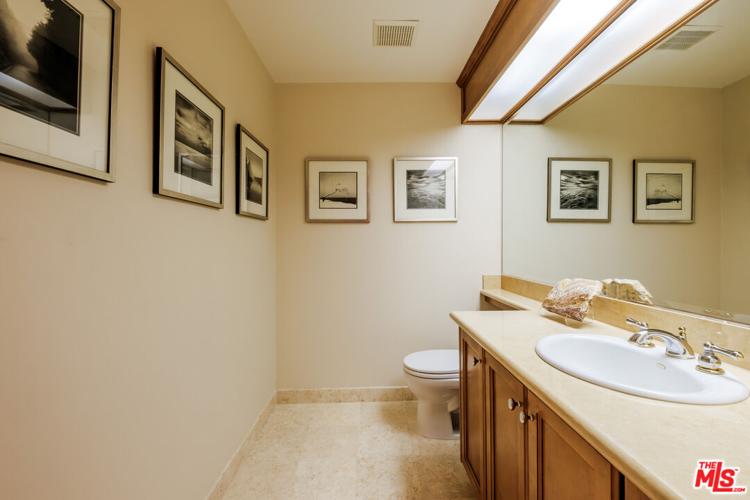 1176 Wellesley Ave Unit: 2
