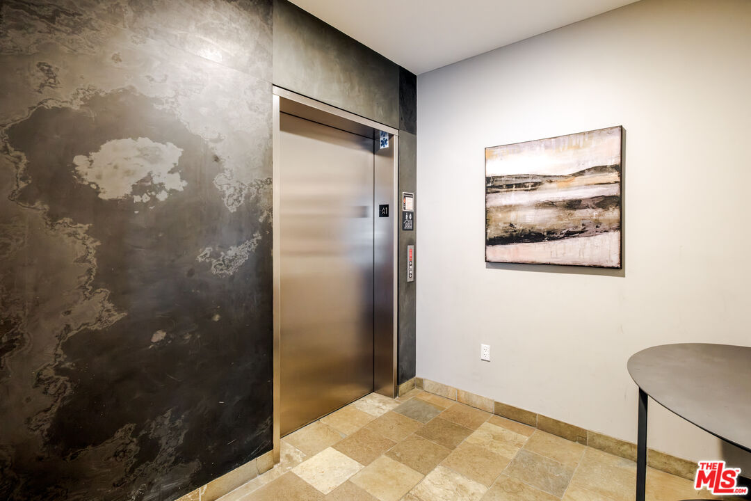 1176 Wellesley Ave Unit: 2