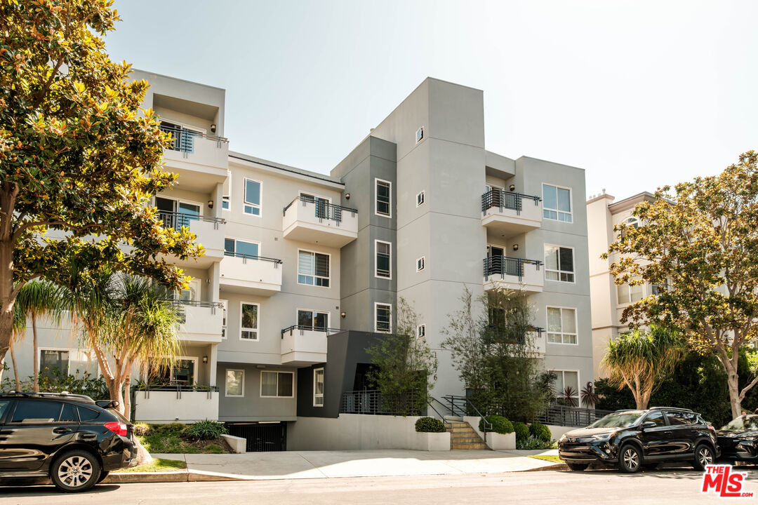 1176 Wellesley Ave Unit: 2
