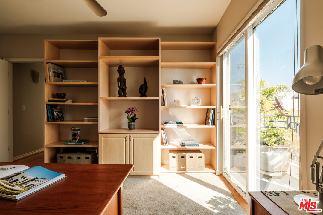 1176 Wellesley Ave Unit: 2