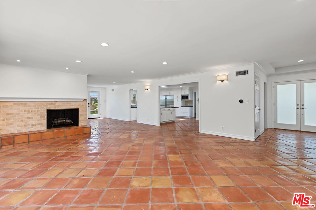 860 Bronze Ln