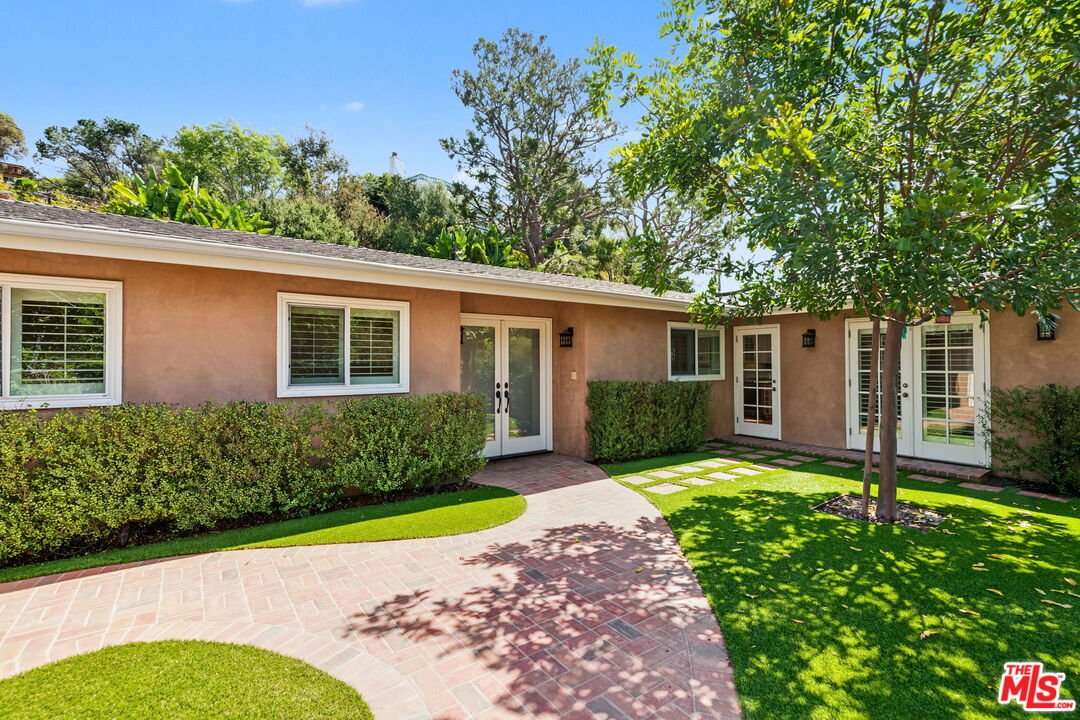 860 Bronze Ln
